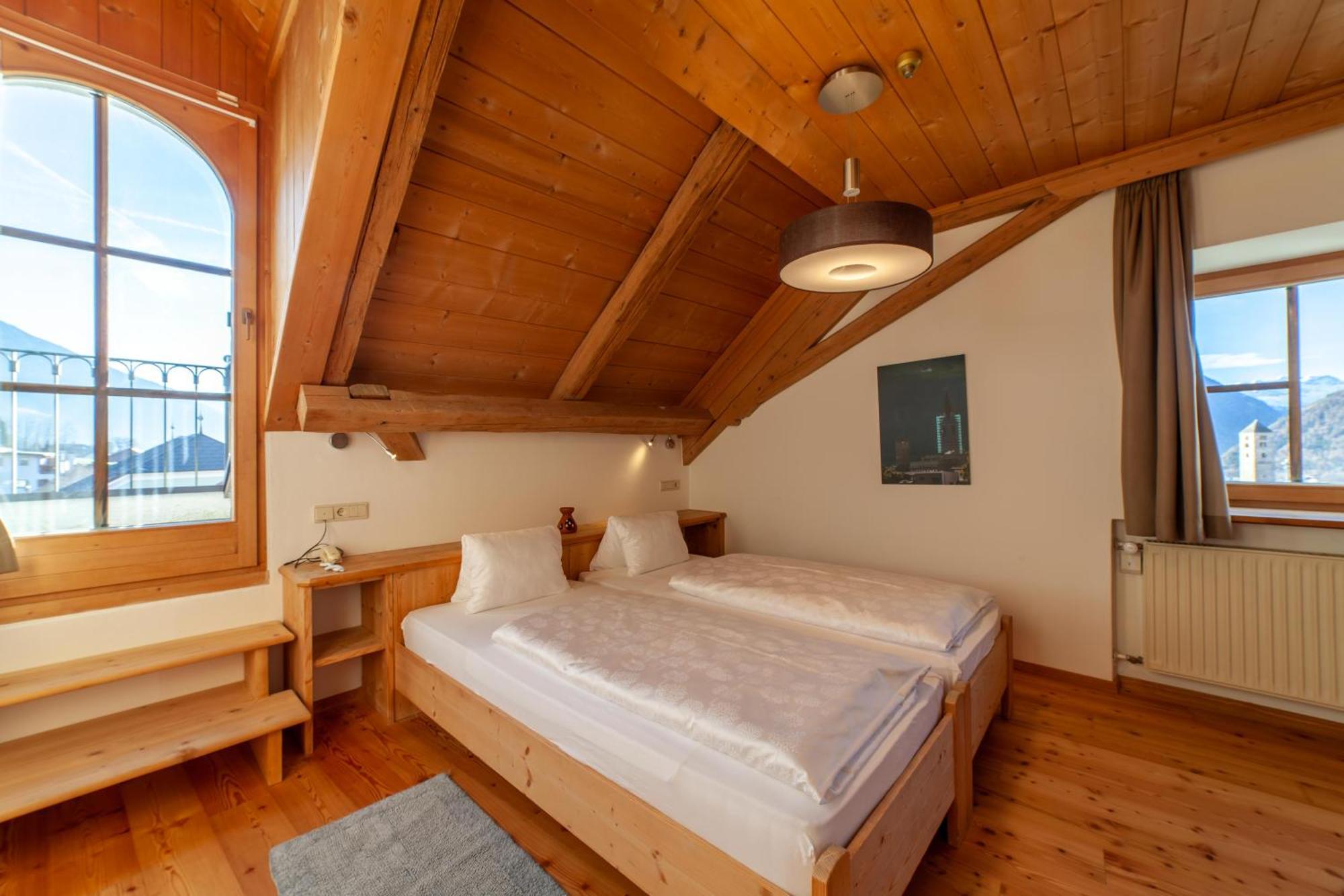 Hotel Greif Malles Venosta Exterior photo