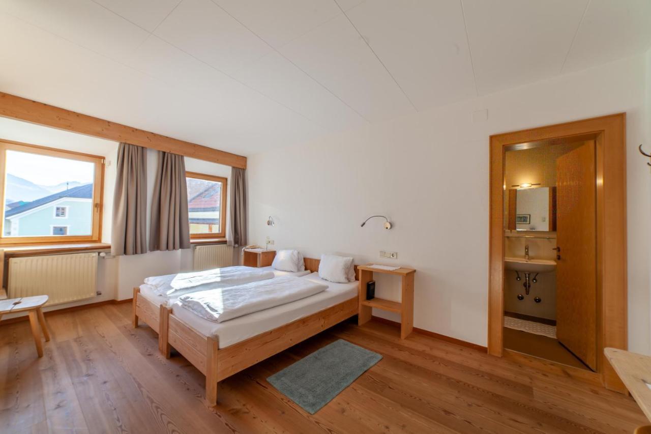 Hotel Greif Malles Venosta Exterior photo