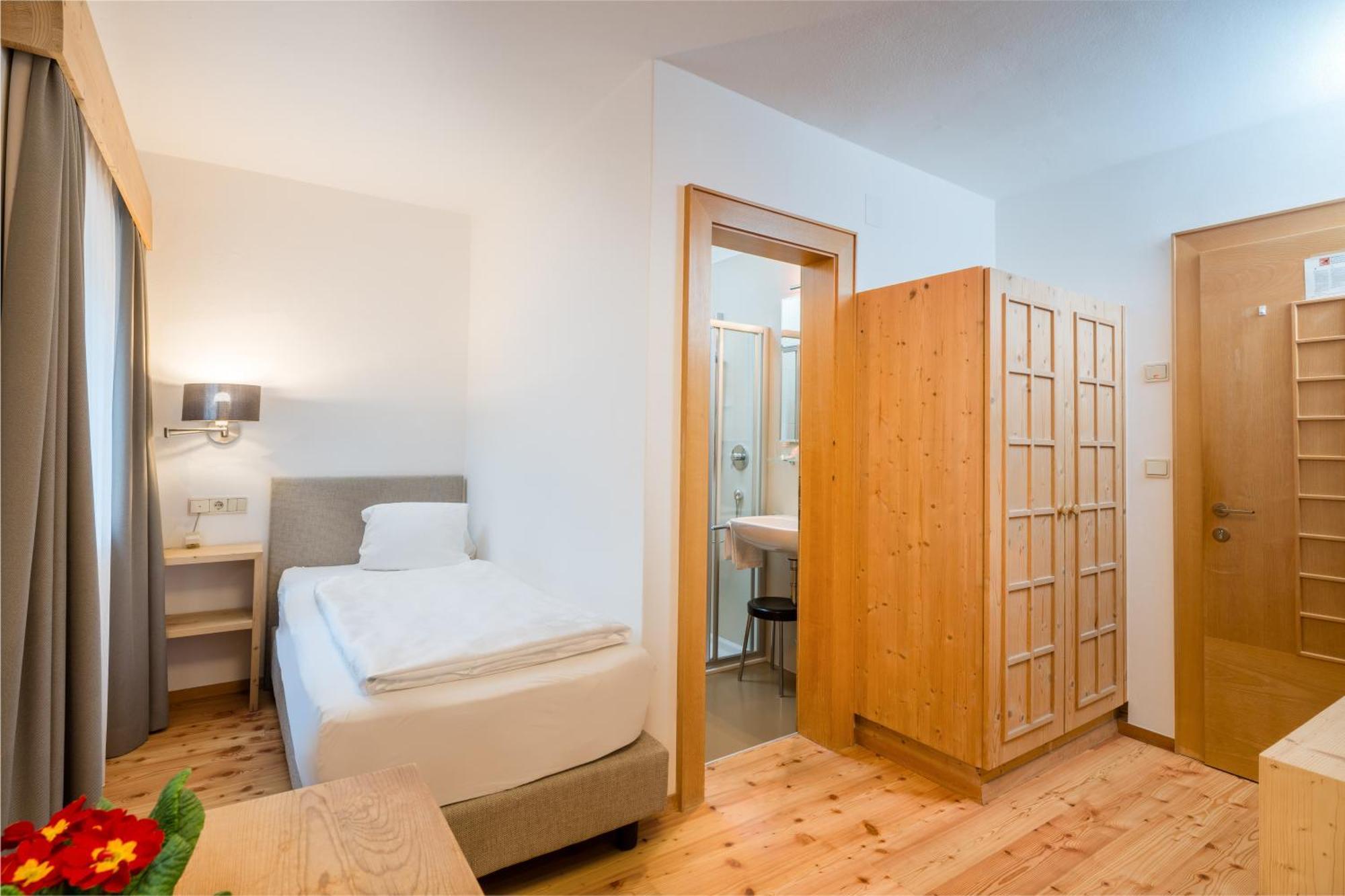 Hotel Greif Malles Venosta Exterior photo