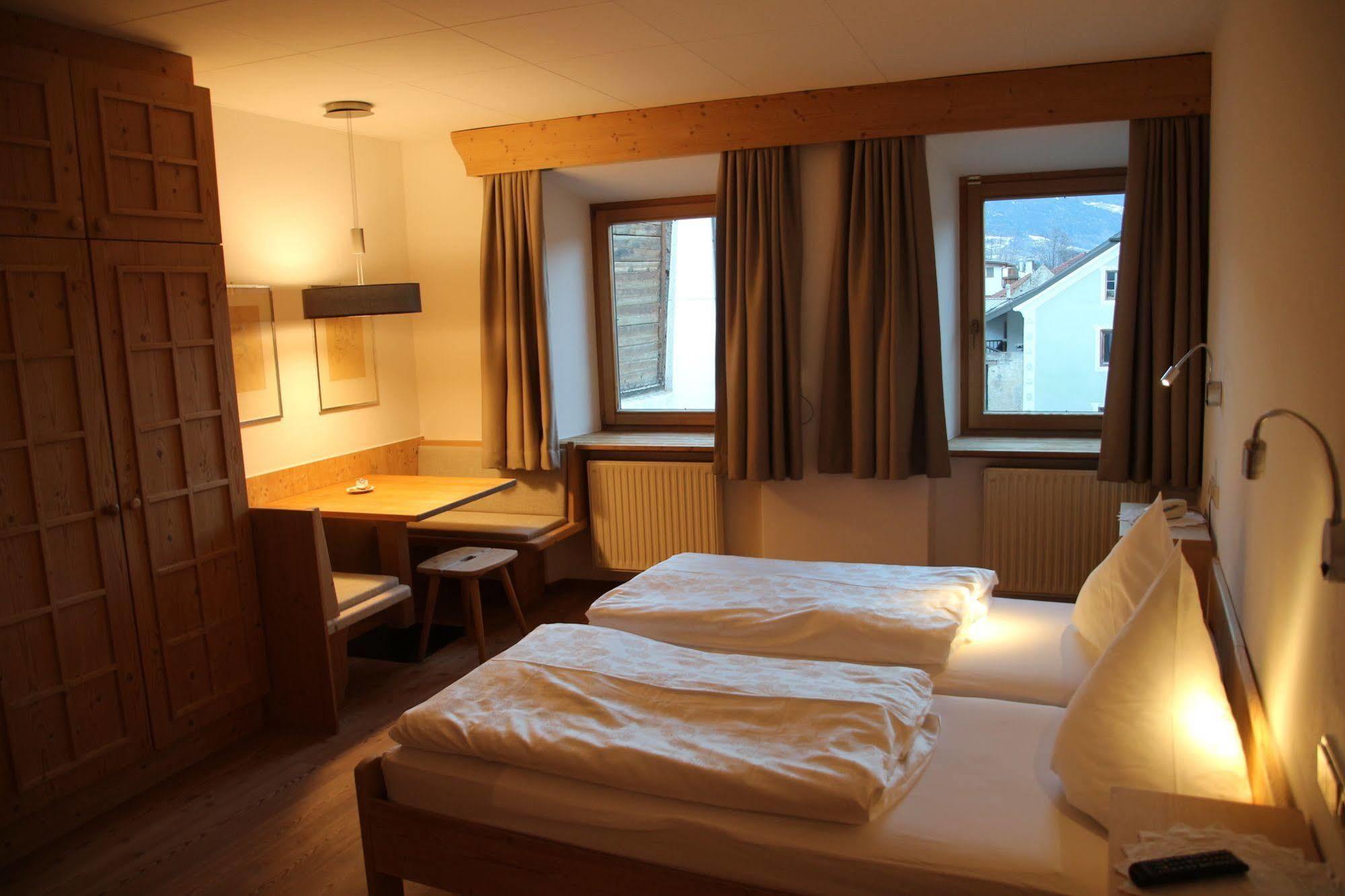 Hotel Greif Malles Venosta Exterior photo